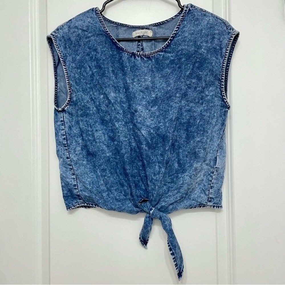 Machine Blue Acid Wash Chambray Keyhole Back Cropped Sleeveless Top